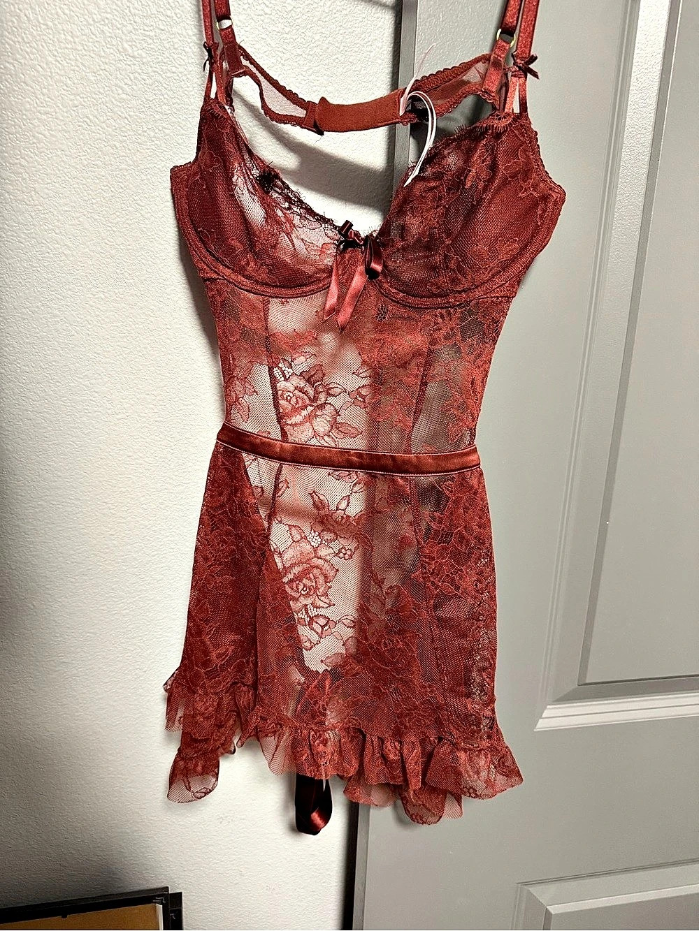 Victoria's Secret Very Sexy Rose Lace Lightly Lined Strappy Teddy Strappy Teddy